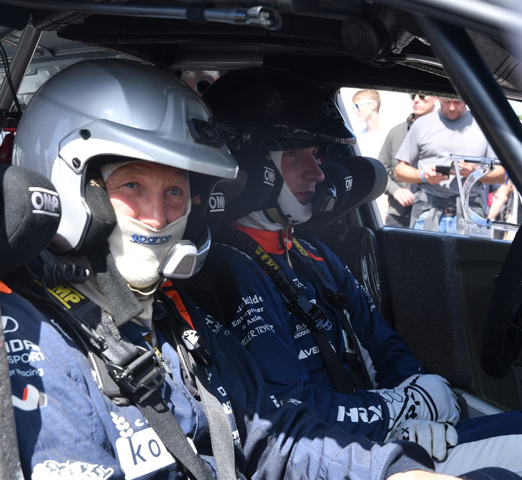 Borgmester Martin Damm, Kalundborg, fik en tur med Simon Vallentin i dennes Hyundai i20N Rally2.
(Foto: Morten Dam)